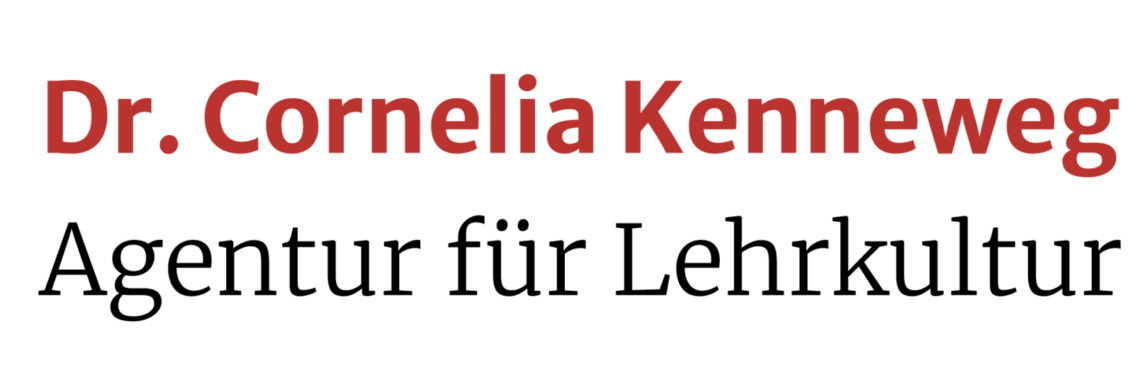 Schriftzug in rot: Dr. Cornelia Kenneweg darunter Schriftzug in schwarz: Agentur für Lehrkultur